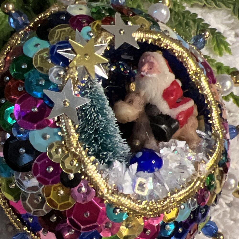 Diorama Christmas Ornament Sequins Beads Santa Reindeer Mushroom Tree Vintage - Picture 4 of 10